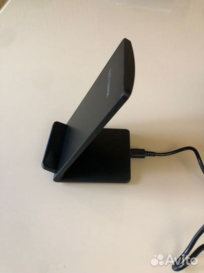 Беспроводная зарядка/ док-станция