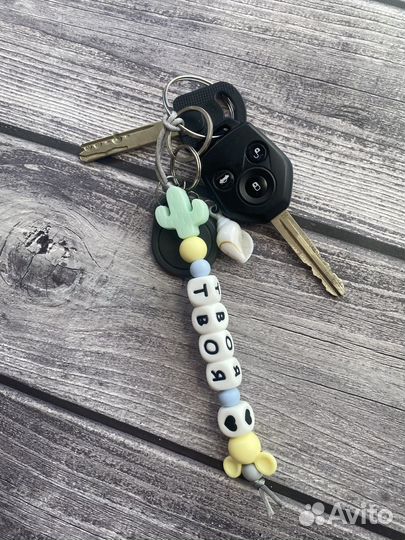 Брелок из силиконовых бусин
