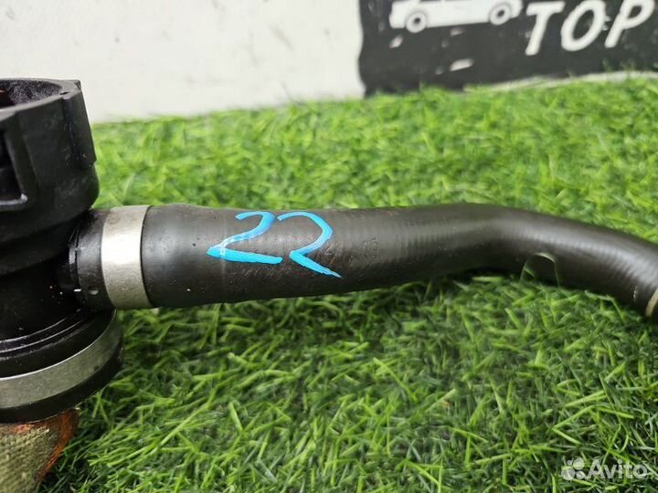 Патрубок системы охлаждения Mercedes-Benz E-Class