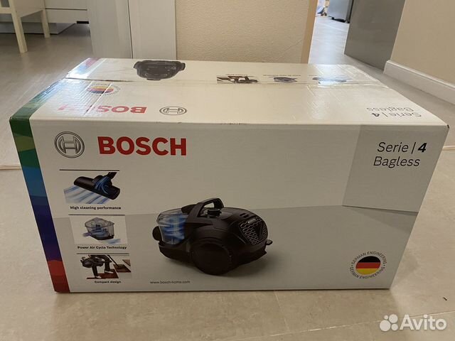 Пылесос с контейнером для пыли Bosch bgs21wx100
