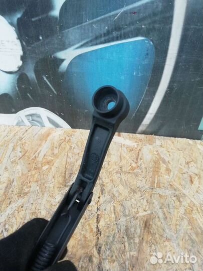 Дворник правый Ssang Yong Kyron 2007 - 2015 г. в