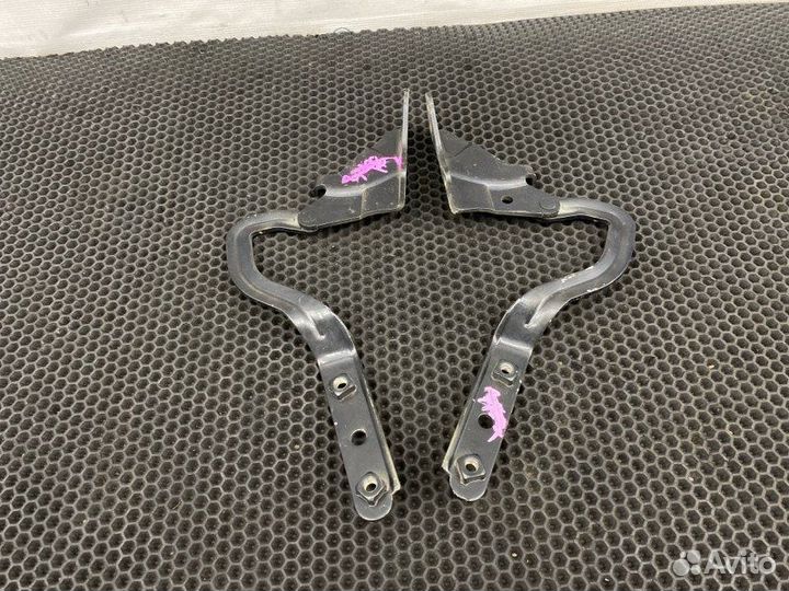 Петли капота Mercedes-Benz V-Class W639 112.951