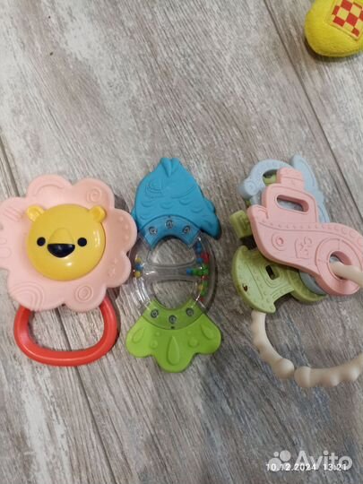 Развивающие игрушки для малышей пакетом