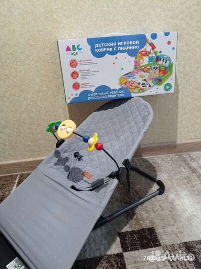 Продам детский шезлонг и музыкальный коврик