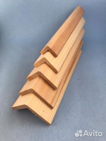 Уголок деревянный