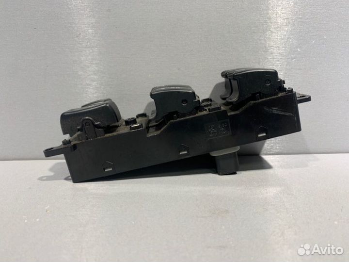 Блок управления стеклоподъемниками передний левый