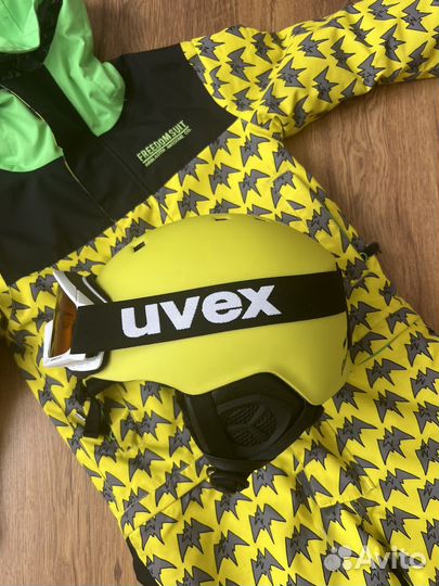 Детский горнолыжный комбинезон, шлем