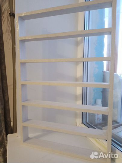 Полка для гель-лаков и аппарат для маникюра