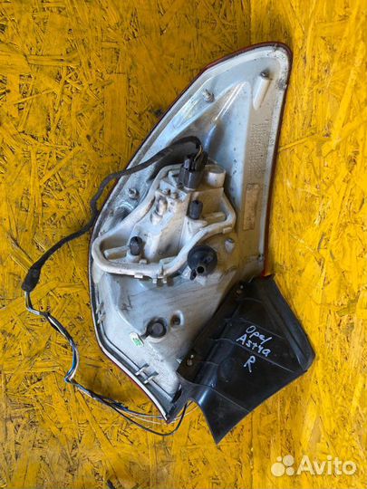 Фонарь правый Opel Astra P10 1.6 A16XER 2012