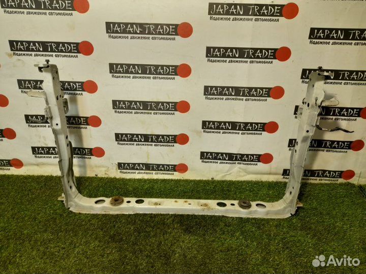 Рамка радиатора Toyota Auris ZRE151 1zrfe 2007