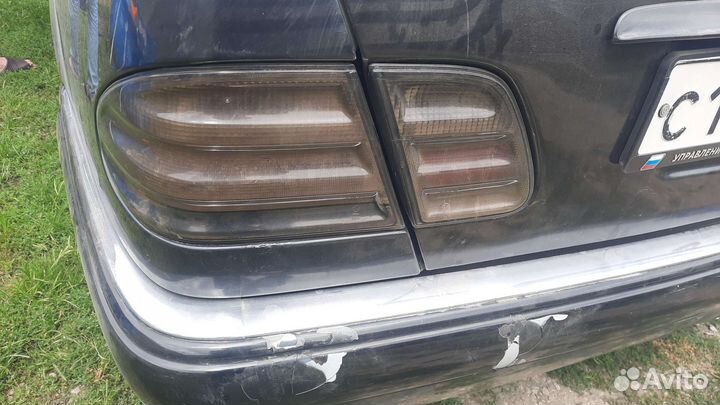 Задние фонари на mercedes W210 тонированые