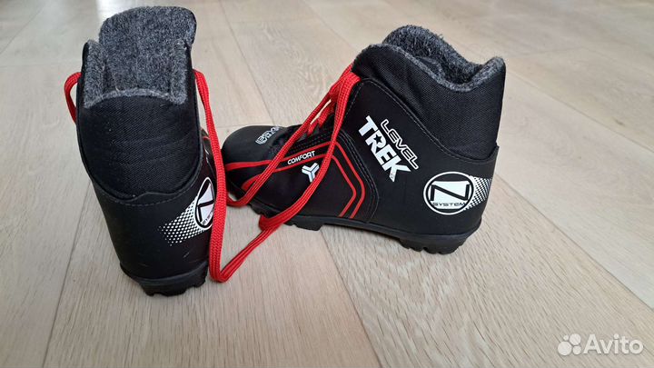 Лыжные ботинки