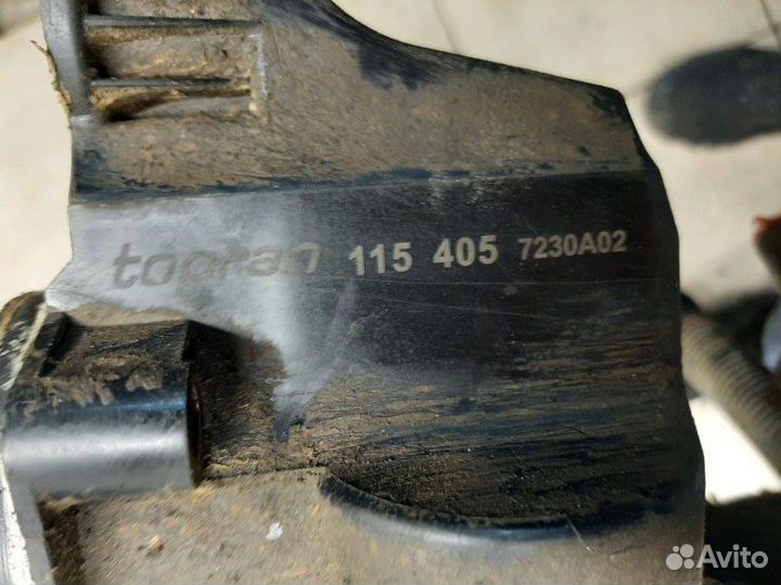 Корпус масляного фильтра Skoda Octavia A4 Tour 1.4