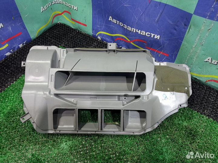 Обшивка стойки передней нижняя правая Mitsubishi P