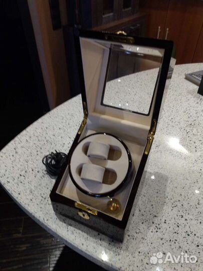 Электрическое устройство для зарядки механических