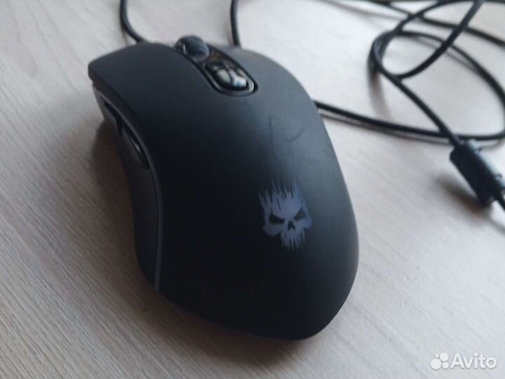 Игровая мышь много цветов у меня она 3 недели