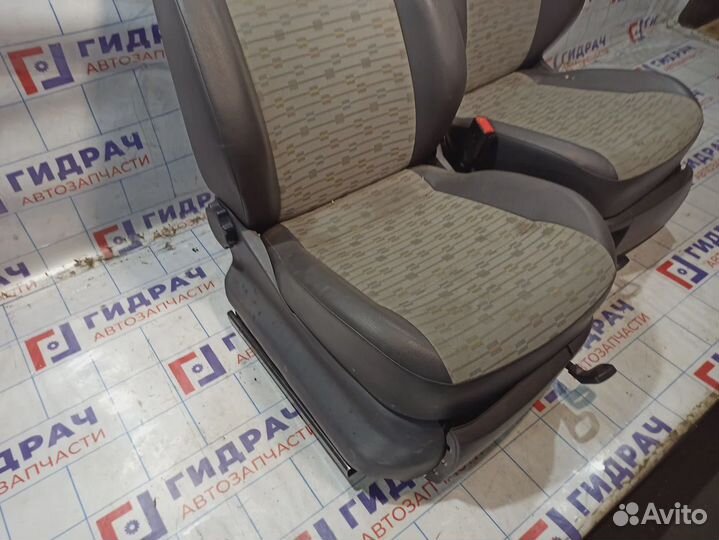 Комплект сидений Volkswagen Caddy (2k)