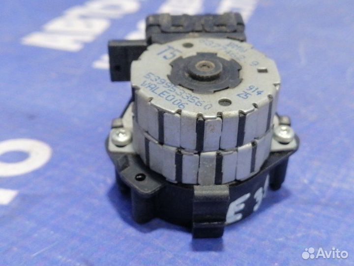 Моторчик заслонок отопителя Bmw E39 седан 2001