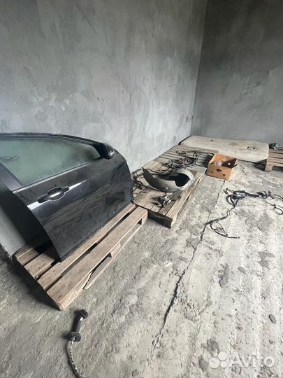 Запчасти и кузов на Весту