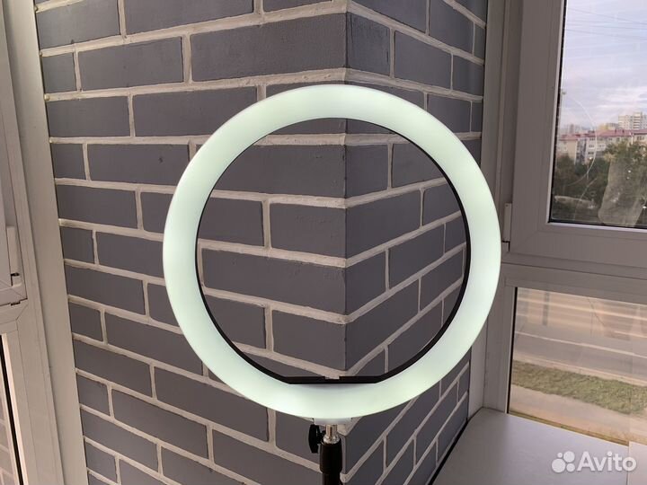 Кольцевая лампа M33 со штативом