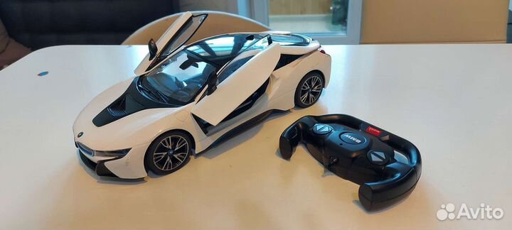 Машинка на радиоуправлении BMW i8