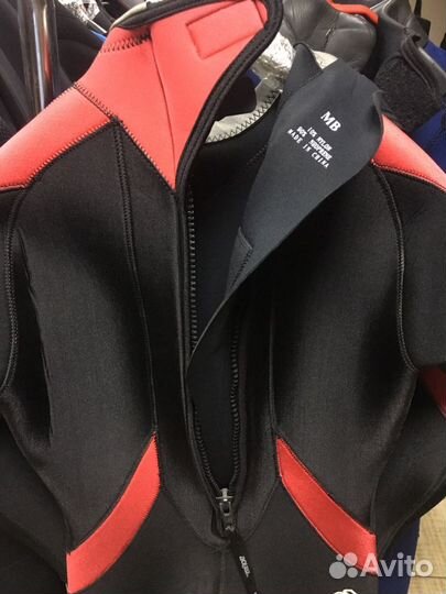 Гидрокостюм для дайвинга и водных видов спорта