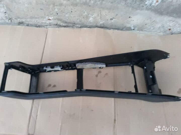 Средняя консоль Audi A8 D3