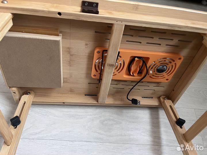 Столик для ноутбука с охлаждением