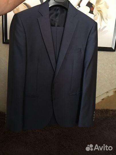 Продаю костюм,абсолютно новый