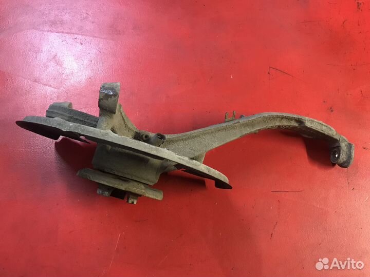 Кулак поворотный передний правый Audi Q7 4L