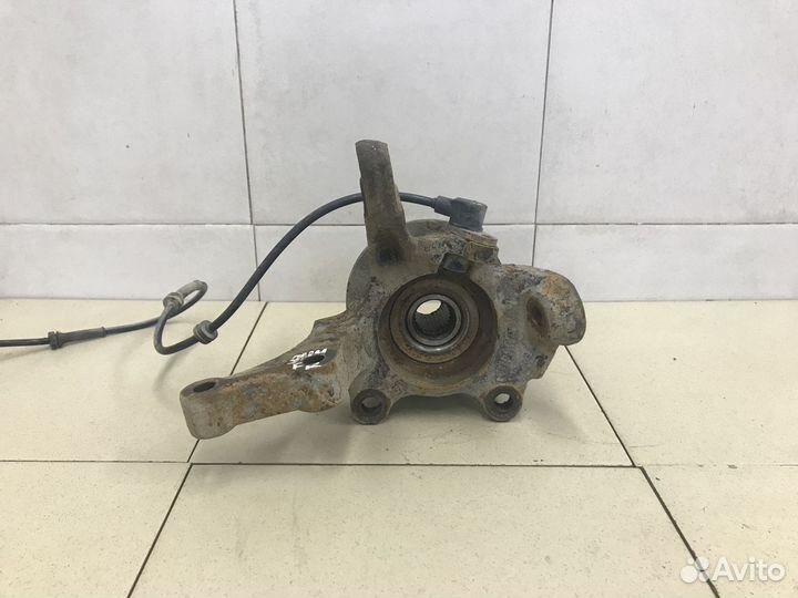 Кулак поворотный передний правый Almera Tino 2000