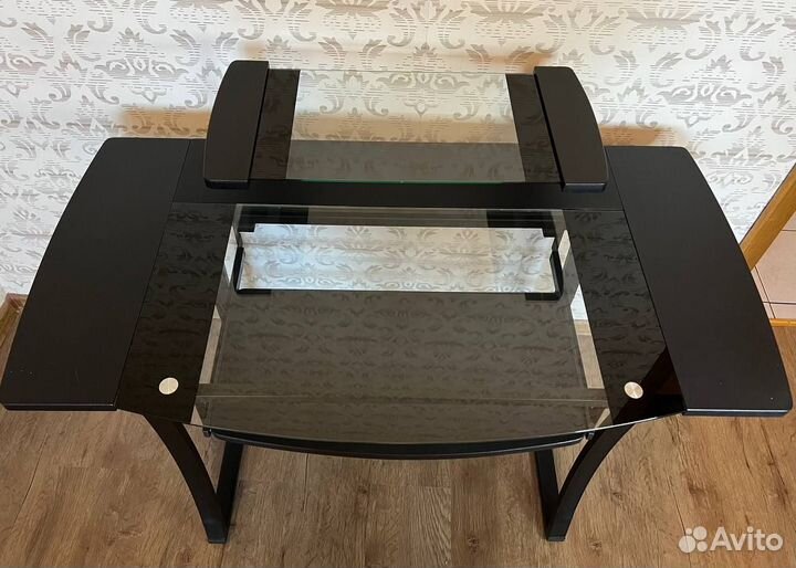 Компьютерный стол стеклянный