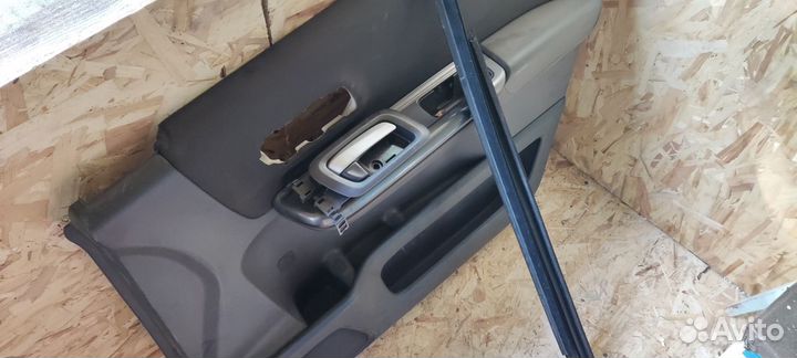 Дверь правая передняя Honda fread+