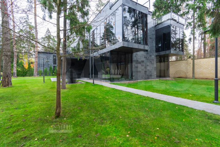 Дом 680 м² на участке 25 сот.