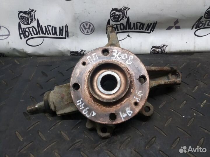 Кулак (цапфа) передний правый Peugeot 3008