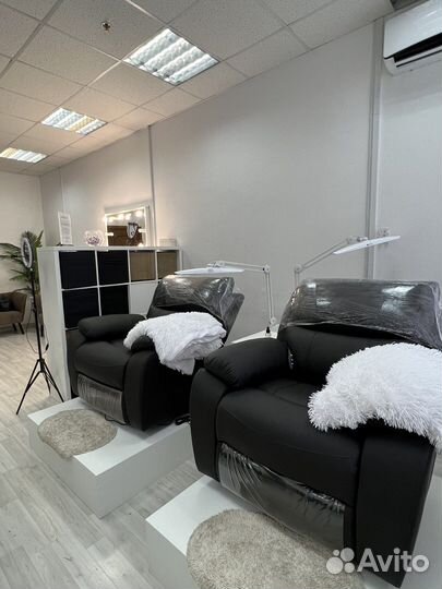 Мастер наращивания ресниц