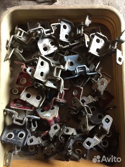 Петля двери для renault logan 1