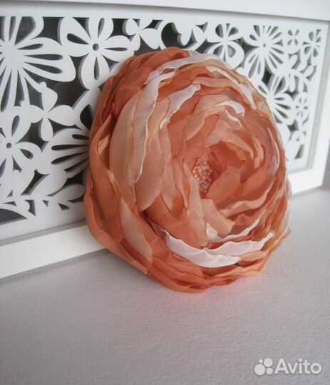 Брошь-цветок ручной работы из текстиля N 029