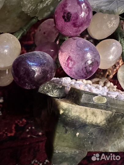 Статуэтка с нефритом