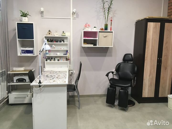 Приглашаем мастера маникюра и мастера парикмахера