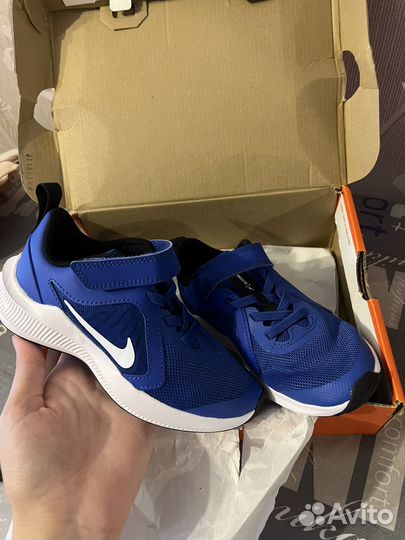 Кроссовки новые nike 28