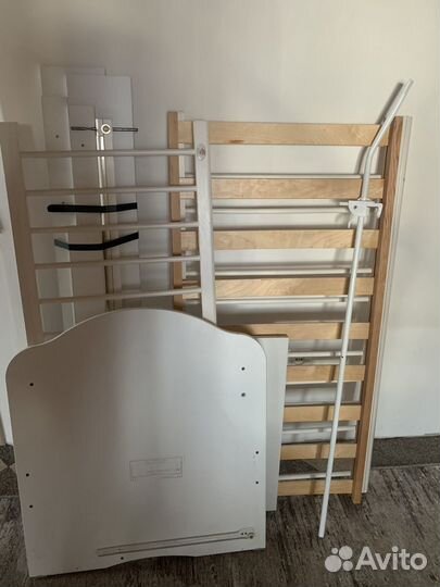 Детская кроватка с маятником и ящиком