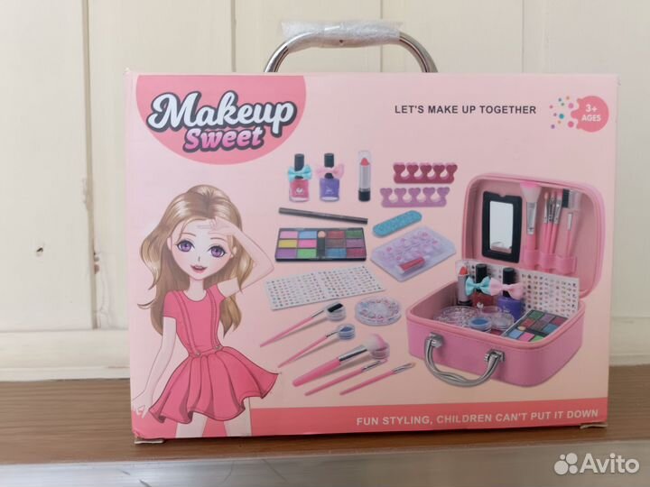 Чемоданчик с детской косметикой