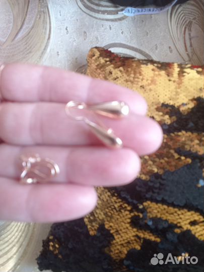 Золотые серьги