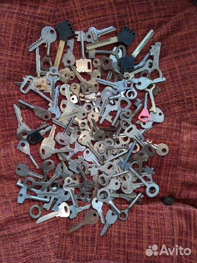 Коллекция ключей от замков 137 шт