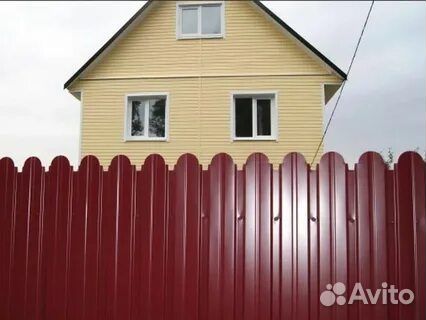 Забор из металлического штакетника