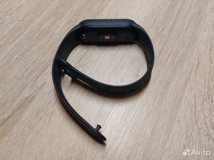 Продаю фитнес браслет Xiomi Mi Band 5