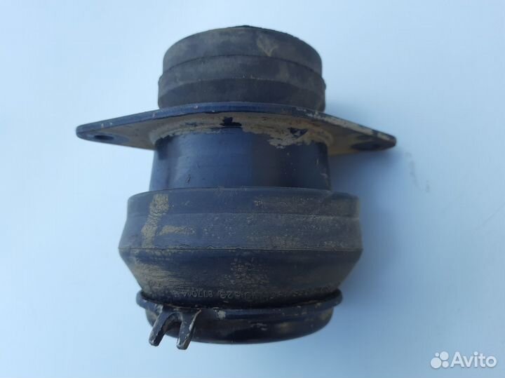 Опора двигателя правая Volkswagen Polo 3 1994-1999