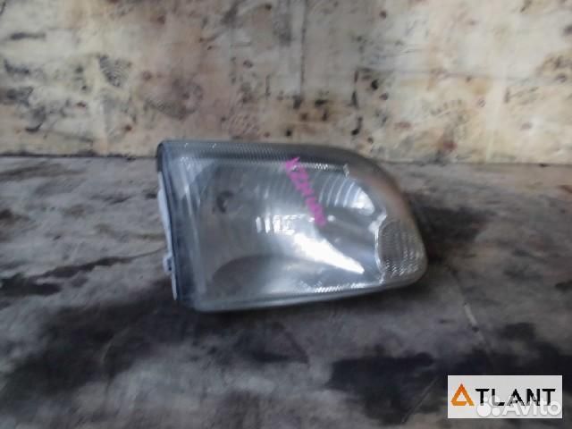 Фара правая toyota hiace