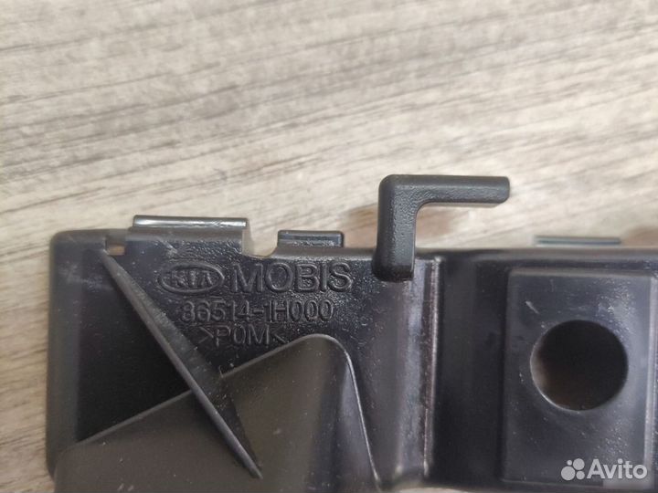 Крепление переднего бампера правое Kia Ceed